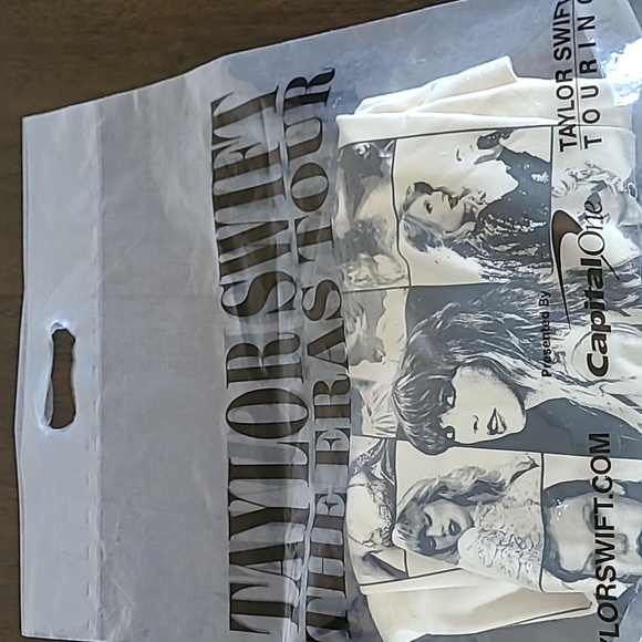 NWT Taylor Swift The Eras Tour US Dates Beige T-Shirt M - Picture 4 of 5